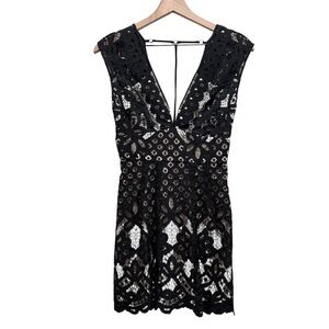 Free People Black Lace Deep V Mini Dress Size 0 Boho Crochet Lace Lined